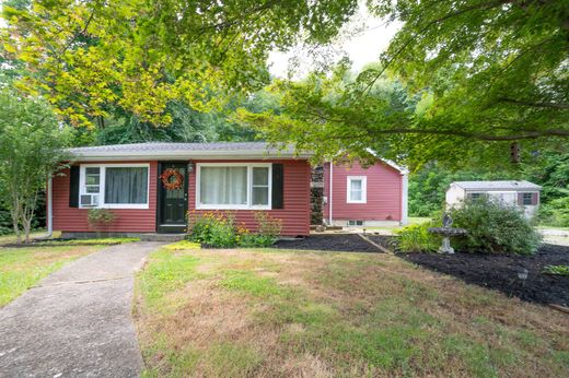 Semidetached House in Southbury, New Haven County