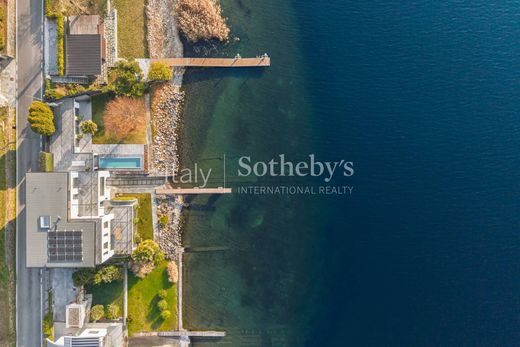 Villa in Angera, Provincia di Varese