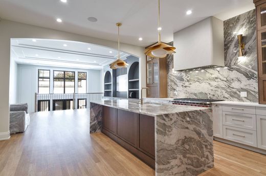 Detached House in Chicago, Cook County