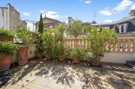 Apartment in Canal Saint Martin, Château d’Eau, Porte Saint-Denis, Paris