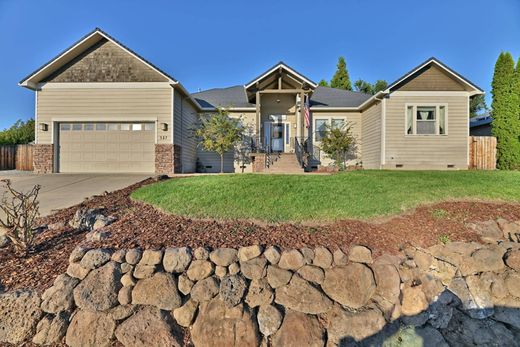 Luxury home in Eagle Point, Jackson County