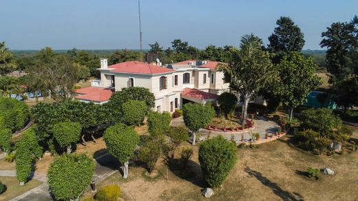 Country House in New Delhi, National Capital Territory of Delhi