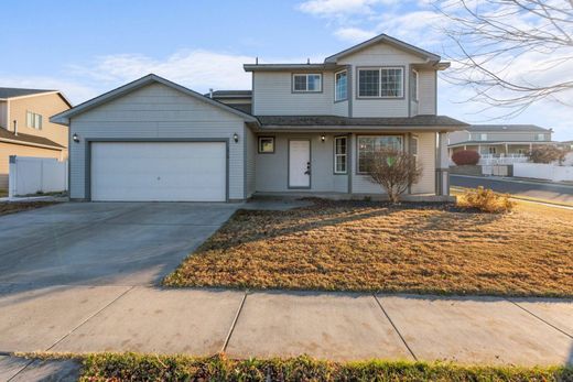 Luxury home in Hermiston, Umatilla County