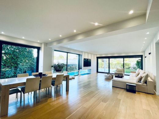 Piso / Apartamento en Atenas, Nomarchía Athínas