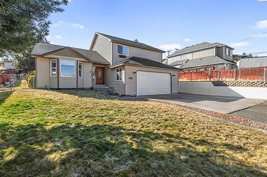 Detached House in West Richland, Benton County