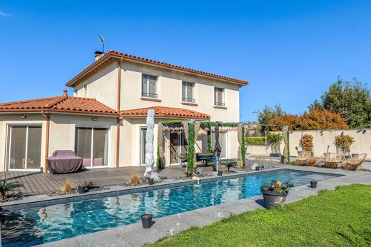 Detached House in Sainte-Foy-lès-Lyon, Rhône