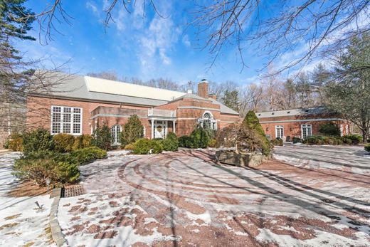 Detached House in Upper Brookville, Nassau County