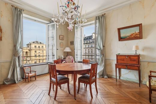 Apartment in Tour Eiffel, Invalides – Ecole Militaire, Saint-Thomas d’Aquin, Paris