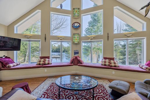 Detached House for sale in McDougall