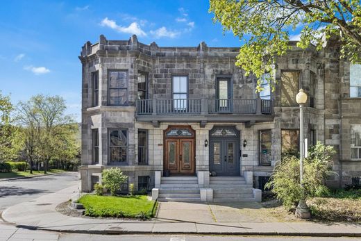 Semidetached House in Westmount, City of Montréal