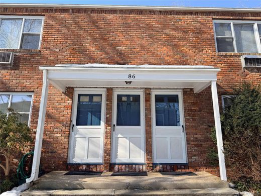 Apartment in Glen Cove, Nassau County