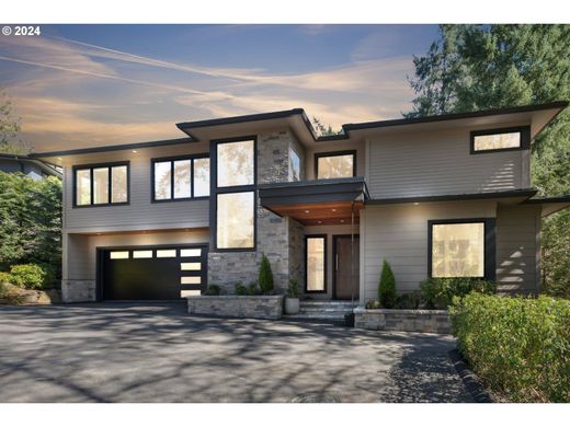 Luxury home in Lake Oswego, Clackamas County