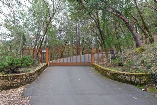 Grond in Ukiah, Mendocino County