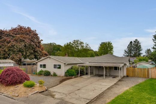 Luxury home in Hillsboro, Washington County