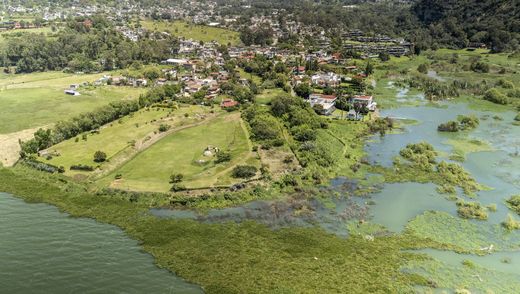 ‏קרקע ב  Instituto de Seguridad Social del Estado de México y Municipios, Valle de Bravo