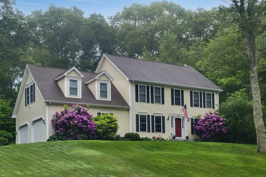 Detached House in North Stonington, New London County