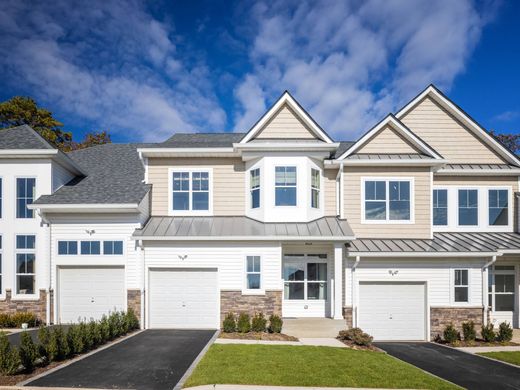 Apartment in Islandia, Suffolk County