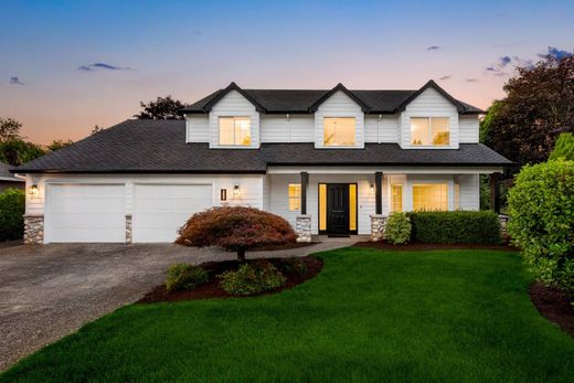 Luxury home in Happy Valley, Clackamas County