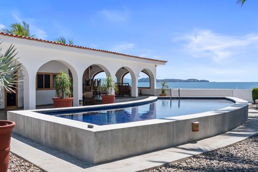 Luxury home in La Huerta, Mascota