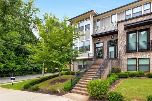 Townhouse in Brookhaven, DeKalb County