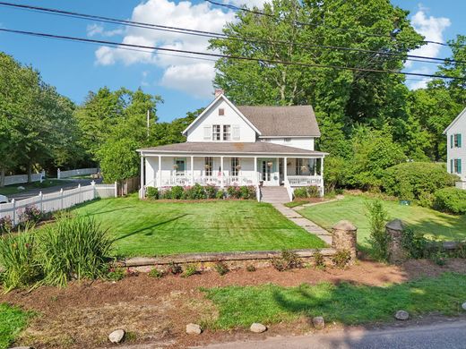 Detached House in East Setauket, Suffolk County