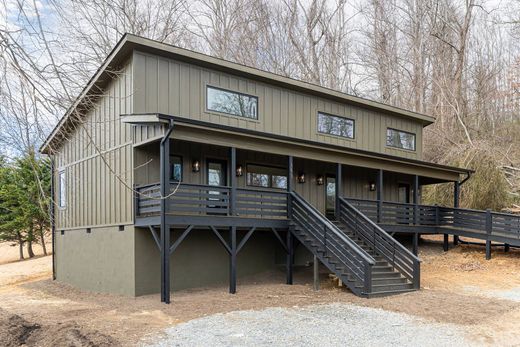 Luxury home in Hendersonville, Henderson County