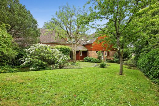 Detached House in Garches, Hauts-de-Seine