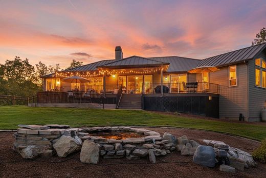 Luxury home in Grants Pass, Josephine County