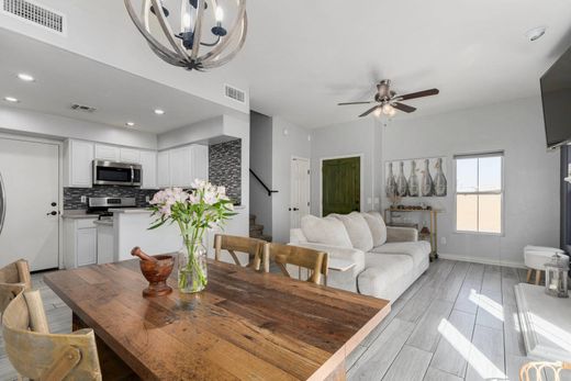 Townhouse in Phoenix, Maricopa County