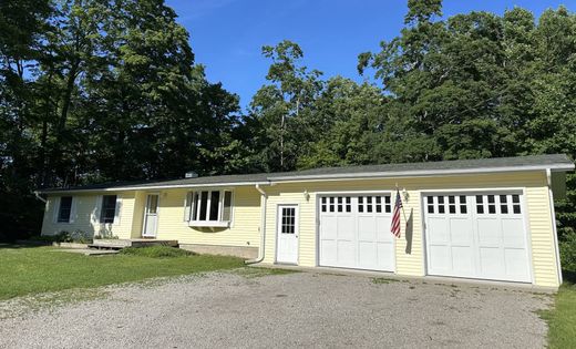 Luxury home in Harbor Springs, Emmet County