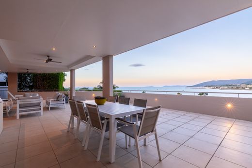 Luxury home in Cannonvale, Whitsunday