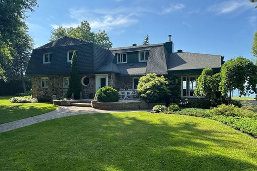 Detached House in Pointe-Biron, Montérégie