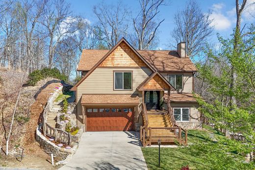 Detached House in Hendersonville, Henderson County