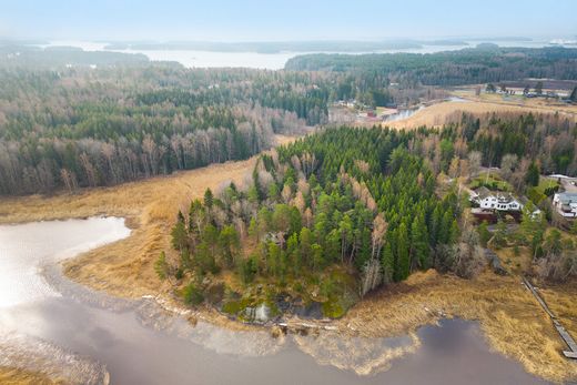 Land in Helsinki, Uusimaa