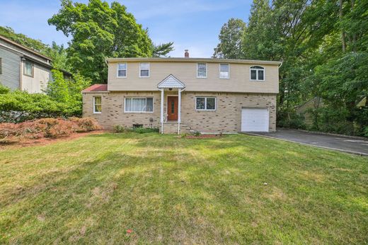 Detached House in Franklin Lakes, Bergen County