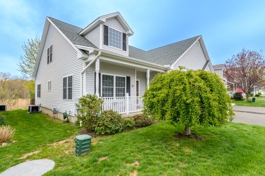 Detached House in Glastonbury, Hartford County