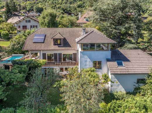Einfamilienhaus in Sevrier, Haute-Savoie