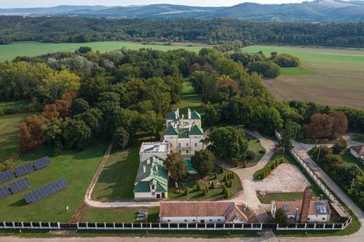 Zamek w Acsaújlak, Pest megye