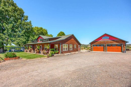 Luxury home in Eagle Point, Jackson County