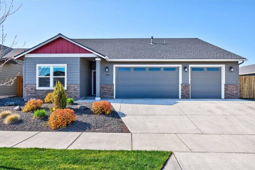 Luxury home in Redmond, Deschutes County