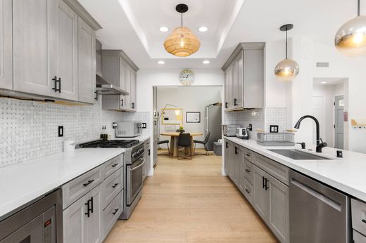 Apartment for rent per month in Manhattan Beach