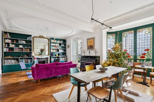 Квартира, Montmartre, Abbesses, Grandes-Carrières, Paris