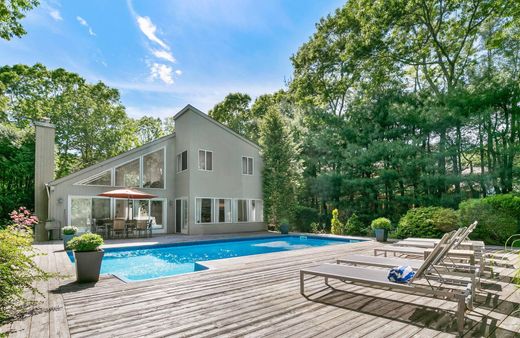 Detached House in Quogue, Suffolk County