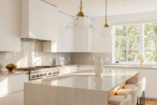 Luxury home in Chevy Chase, Washington County