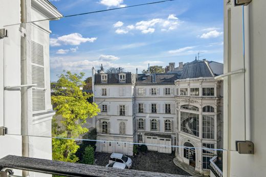 Apartment in Champs-Elysées, Madeleine, Triangle d’or, Paris