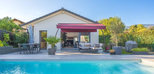 Detached House in Divonne-les-Bains, Ain