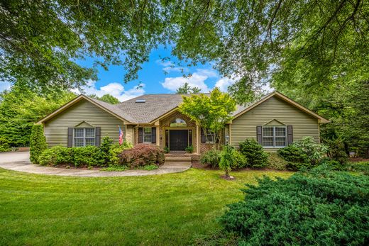 Частный Дом, Hendersonville, Henderson County