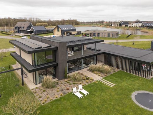 Villa in Emmeloord, Gemeente Noordoostpolder