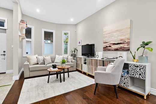 단독 저택 / Hamilton, Ontario