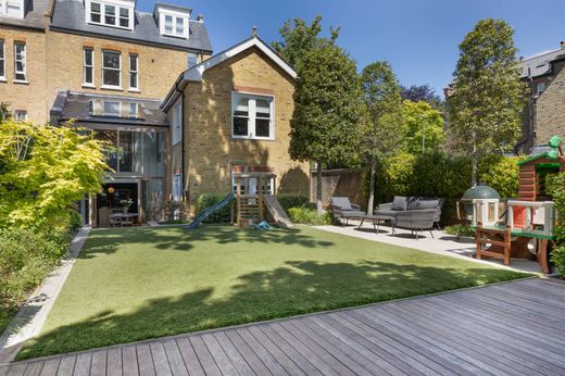 Detached House in London, Greater London